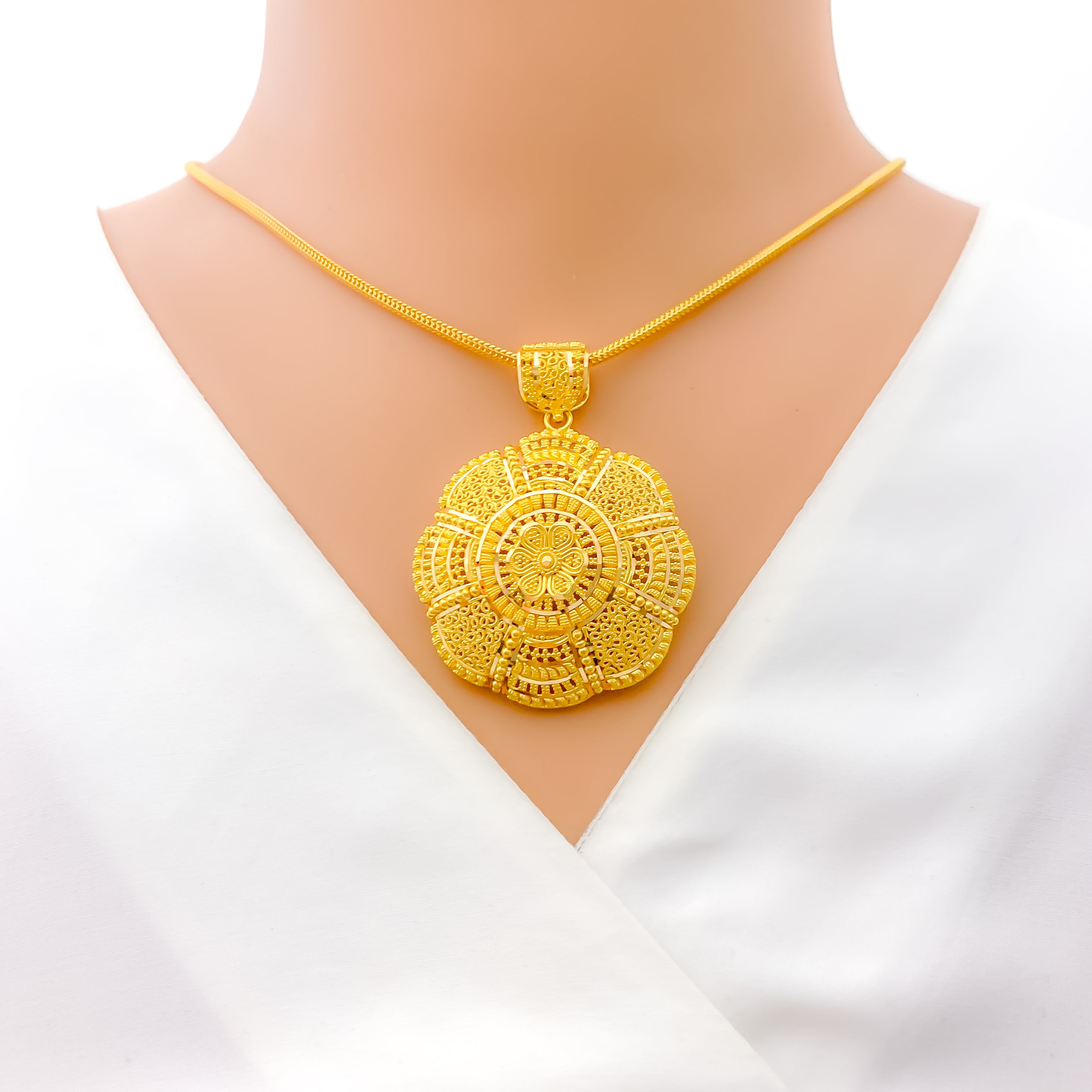 Extravagant Netted Dome Flower 22k Gold Pendant