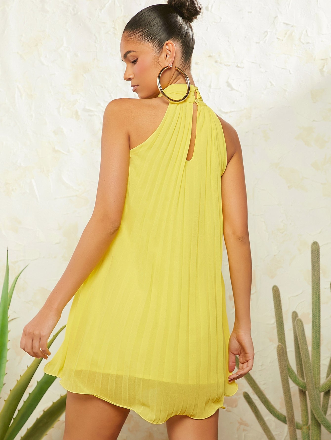 Daffodil Solid Pleated Halter Dress
