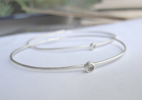 Elegant And Attractively Designed Sterling Silver Round Wire Hoops With A White Topaz Insert - 0189