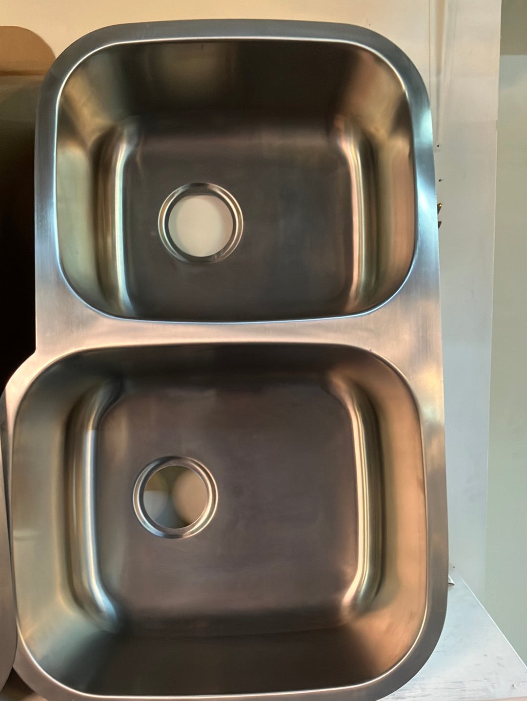 L AND J STAINLESS STEEL UNDERMOUNT SINK X 8.5