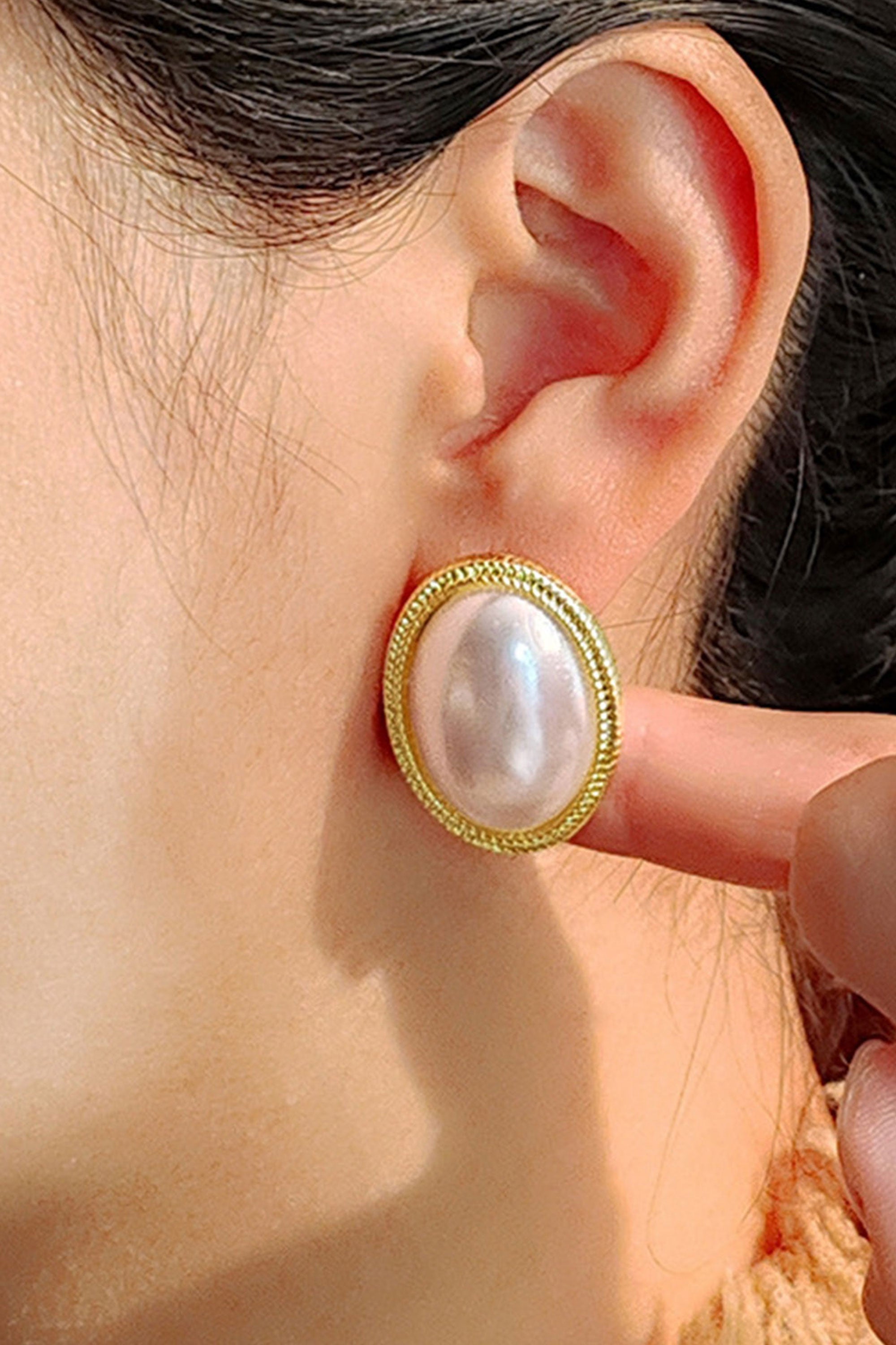 Vintage Oval-shaped Pearl Earrings