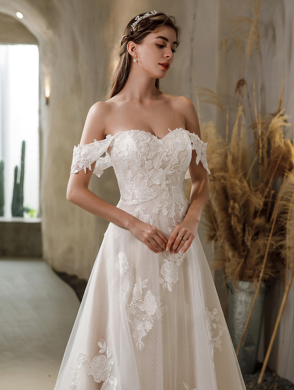 Floral Lace Wedding Dress With Detachable Off-The-Shoulder Straps