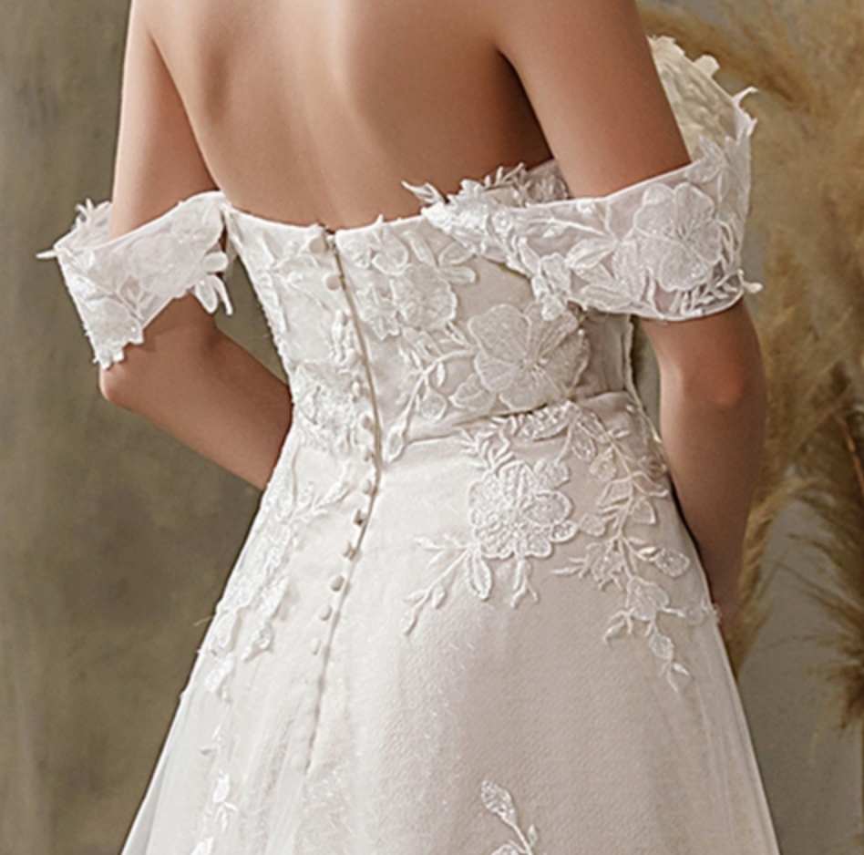 Floral Lace Wedding Dress With Detachable Off-The-Shoulder Straps