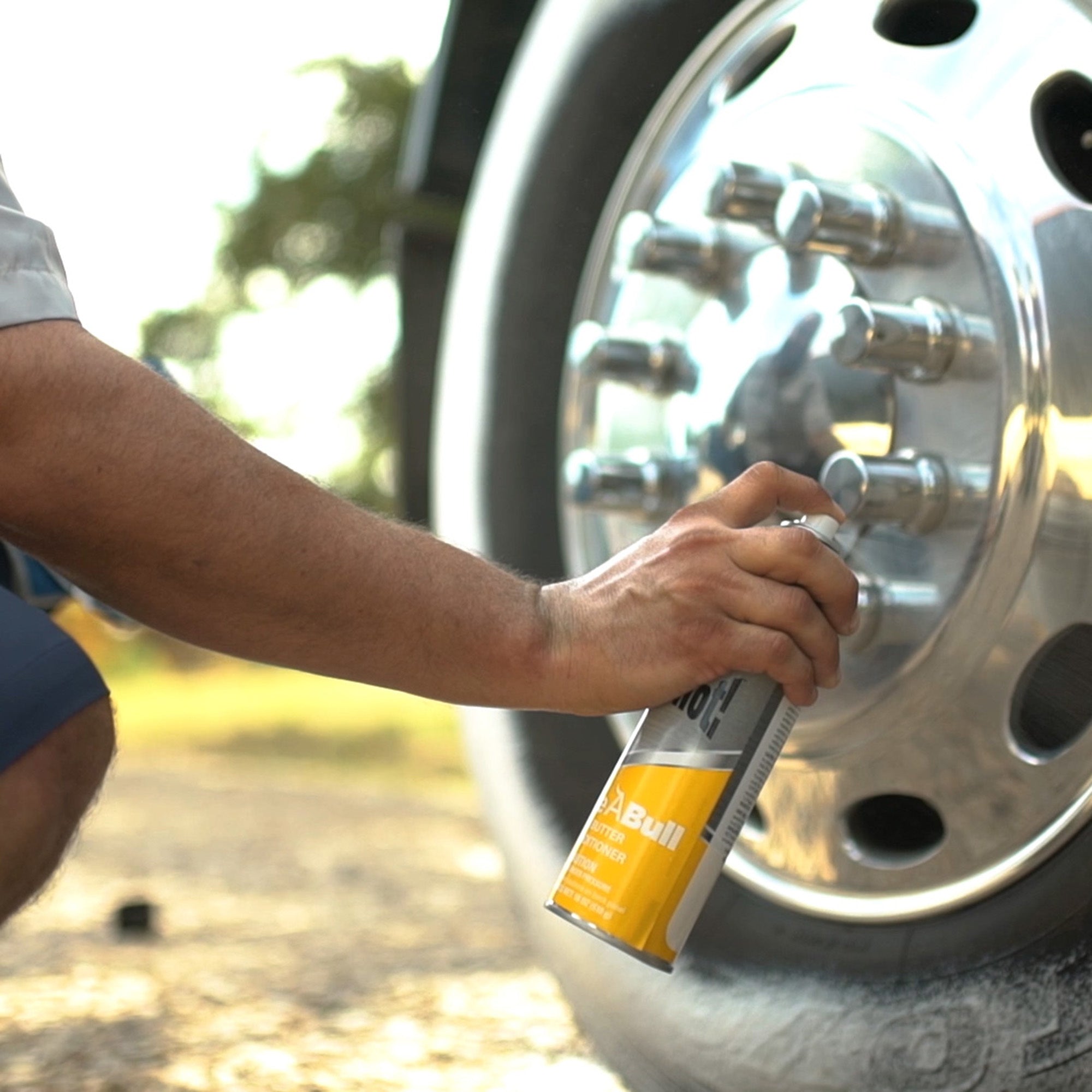 BullSnot ShineABull Tire Butter and Conditioner 10899003 - Silicone-Free Tire Dressing and Truck Wheel Shine Auto Detailing 18oz