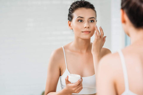 proper skin care can increase people's self-confidence and make people more attractive.