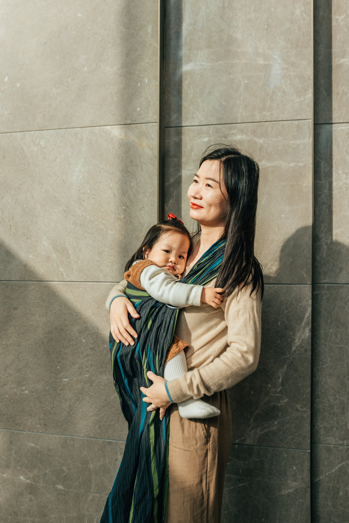 Babywearing baby cry less