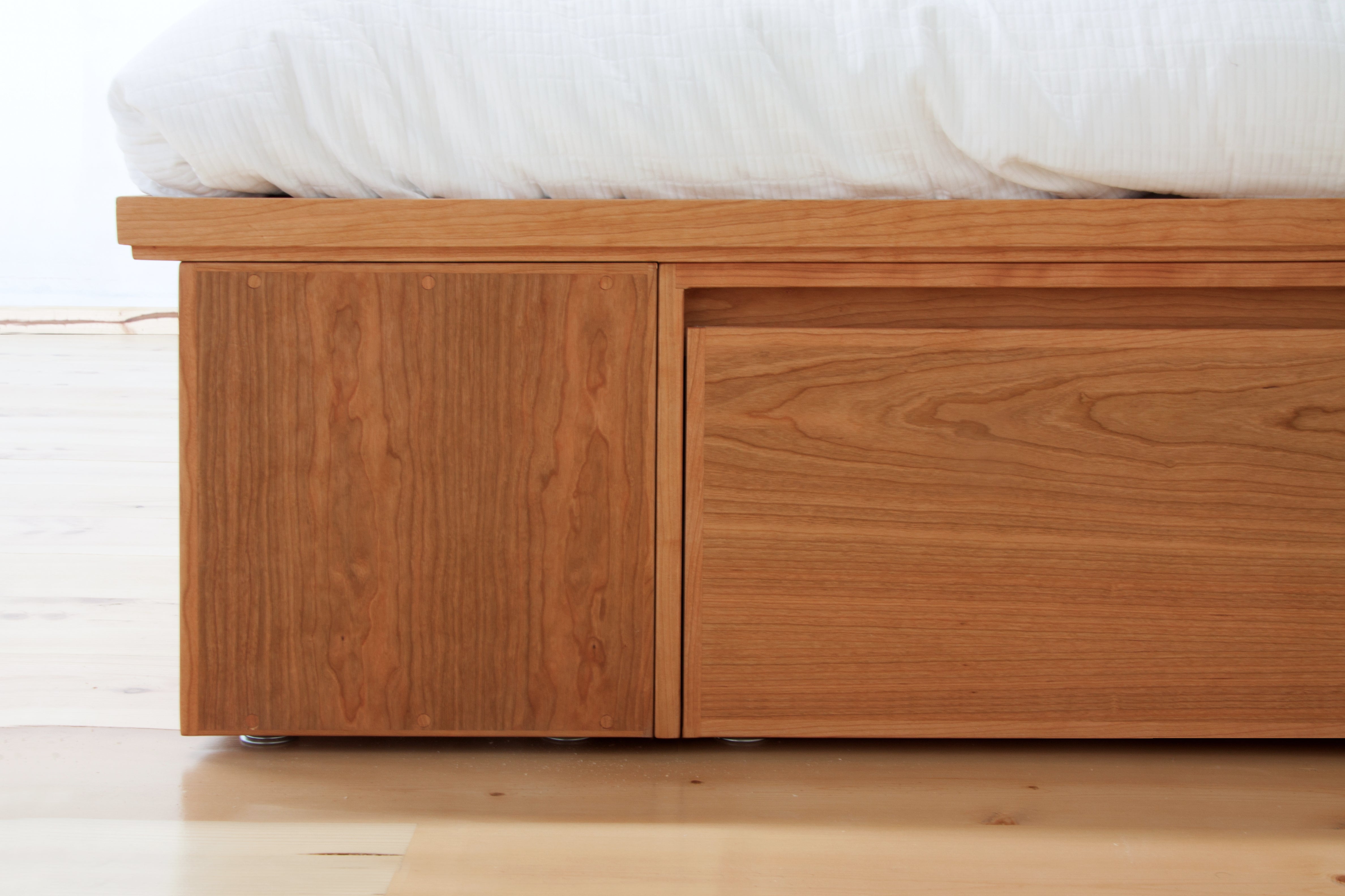 Avers Bed - With Drawers