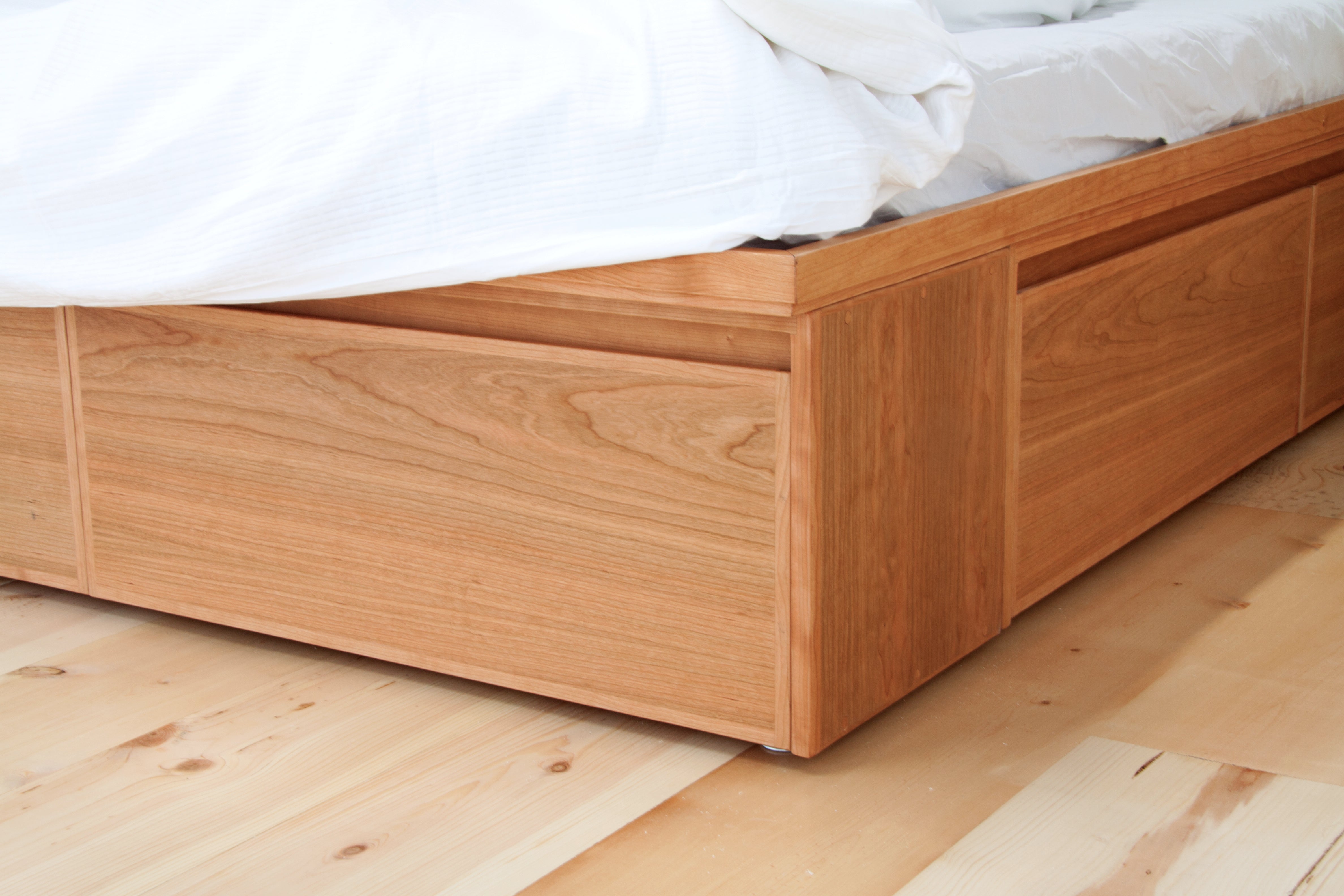 Avers Bed - With Drawers