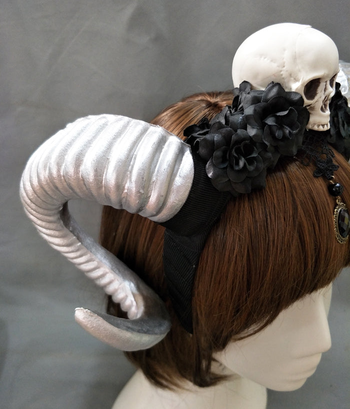 Witch Skull Horned Veil