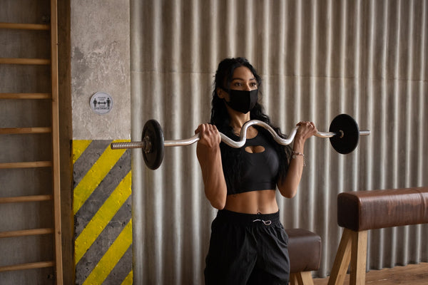 woman holding curl bar