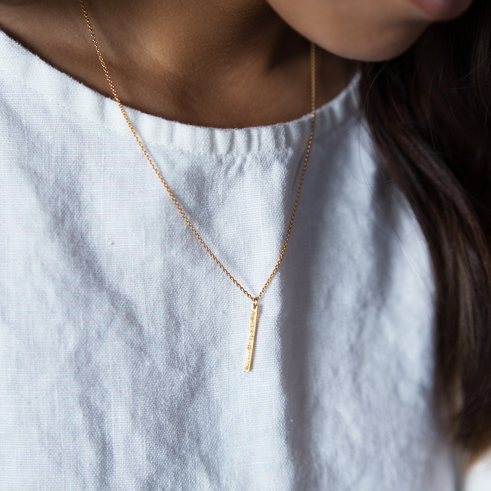 DIAMOND DUSTED MINI BAR NECKLACE