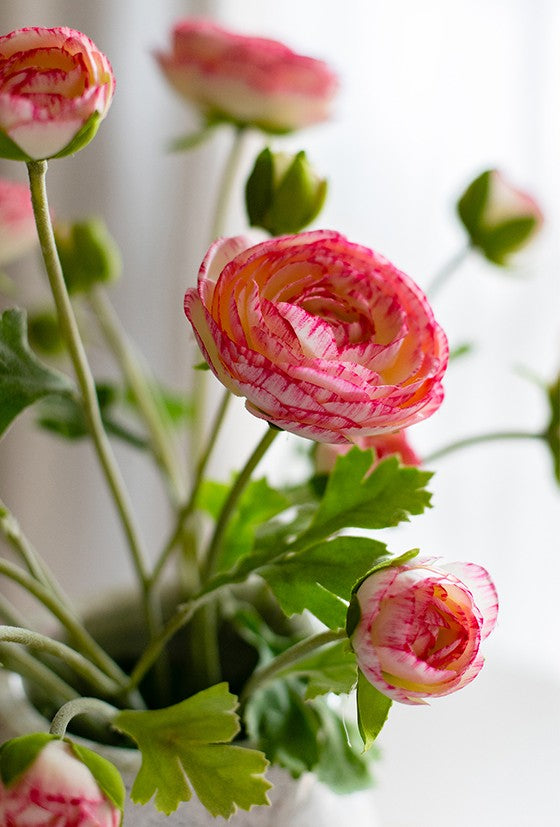 Ranunculus Asiaticus Flowers. Simple Modern Floral Arrangement Ideas for Home Decoration. Spring Artificial Floral for Dining Room. Bedroom Flower Arrangement Ideas