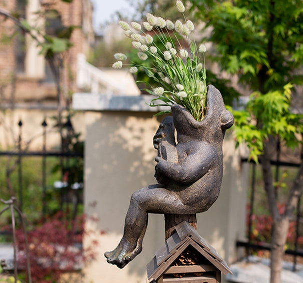 Garden Animal Statues. Unique Modern Garden Sculptures. Frog Flowerpot for Garden Decoration. Beautiful Cute Frog Statues. Creative Villa Outdoor Gardening Ideas