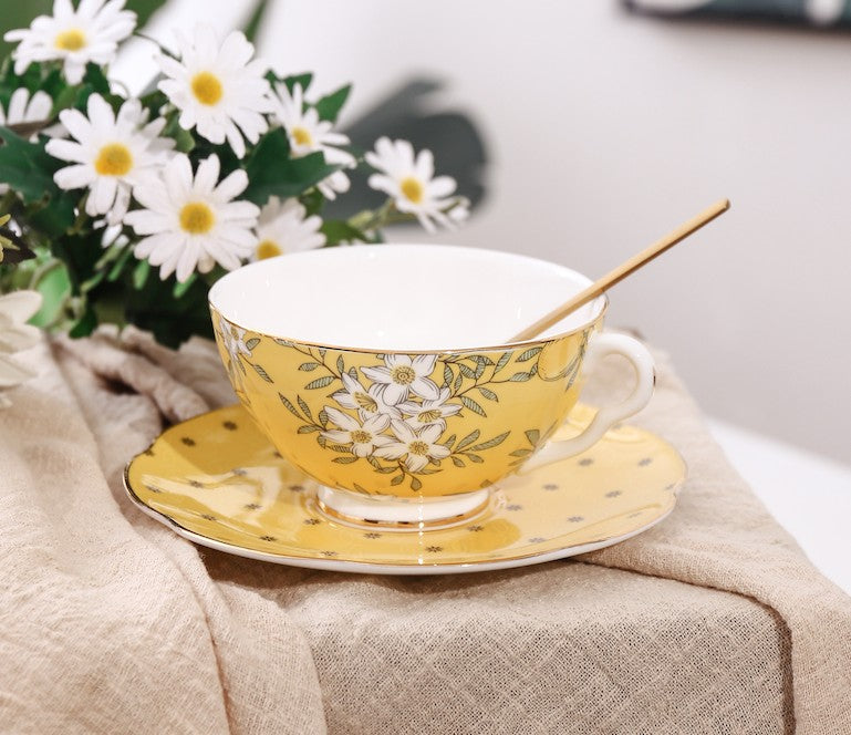 Creative Yellow Ceramic Coffee Cups. Unique Flower Coffee Cups and Saucers. Beautiful British Tea Cups. Creative Bone China Porcelain Tea Cup Set