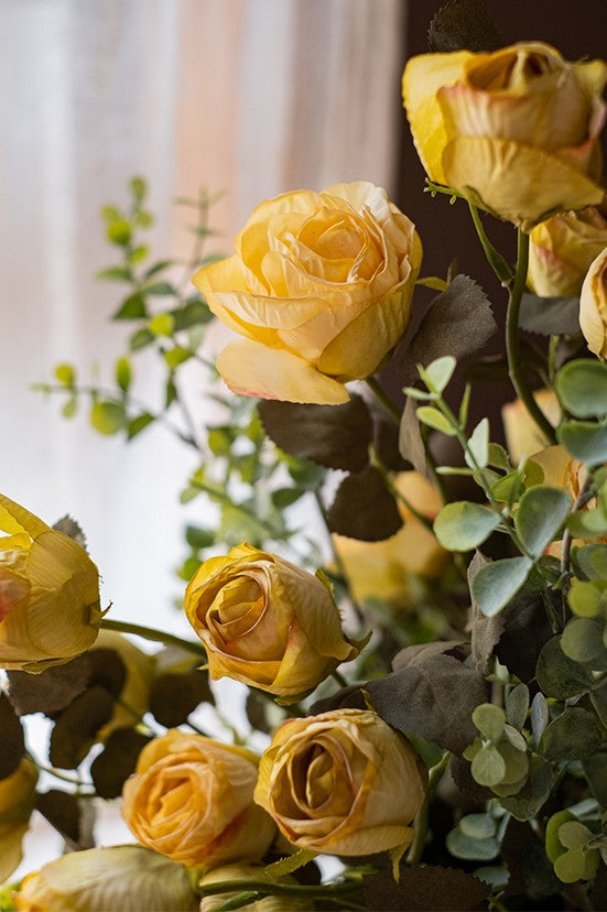 Bunch of Yellow Rose Flowers. Artificial Floral for Dining Room Table. Bedroom Flower Arrangement Ideas. Botany Plants. Creative Flower Arrangement Ideas for Home Decoration. Wedding Flowers