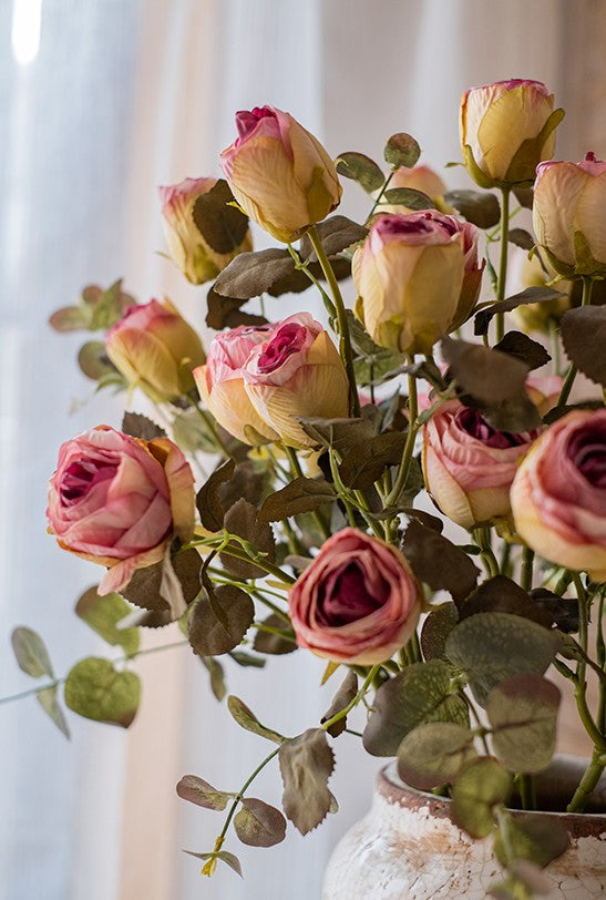 Wedding Flowers. Bunch of Rose Flowers. Artificial Rose Floral for Dining Room Table. Bedroom Flower Arrangement Ideas. Botany Plants. Creative Flower Arrangement Ideas for Home Decoration