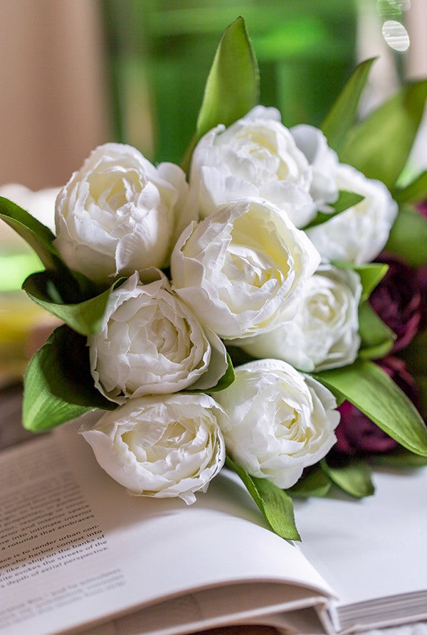 Spring Artificial Floral for Dining Room Table. White Tulip Flowers. Bedroom Flower Arrangement Ideas. Simple Modern Floral Arrangement Ideas for Home Decoration