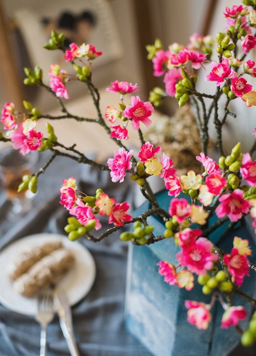 Creative Flower Arrangement Ideas for Home Decoration. Red Cherry Blossom. Sakura Flowers. Unique Artificial Flowers. Simple Artificial Floral for Dining Room