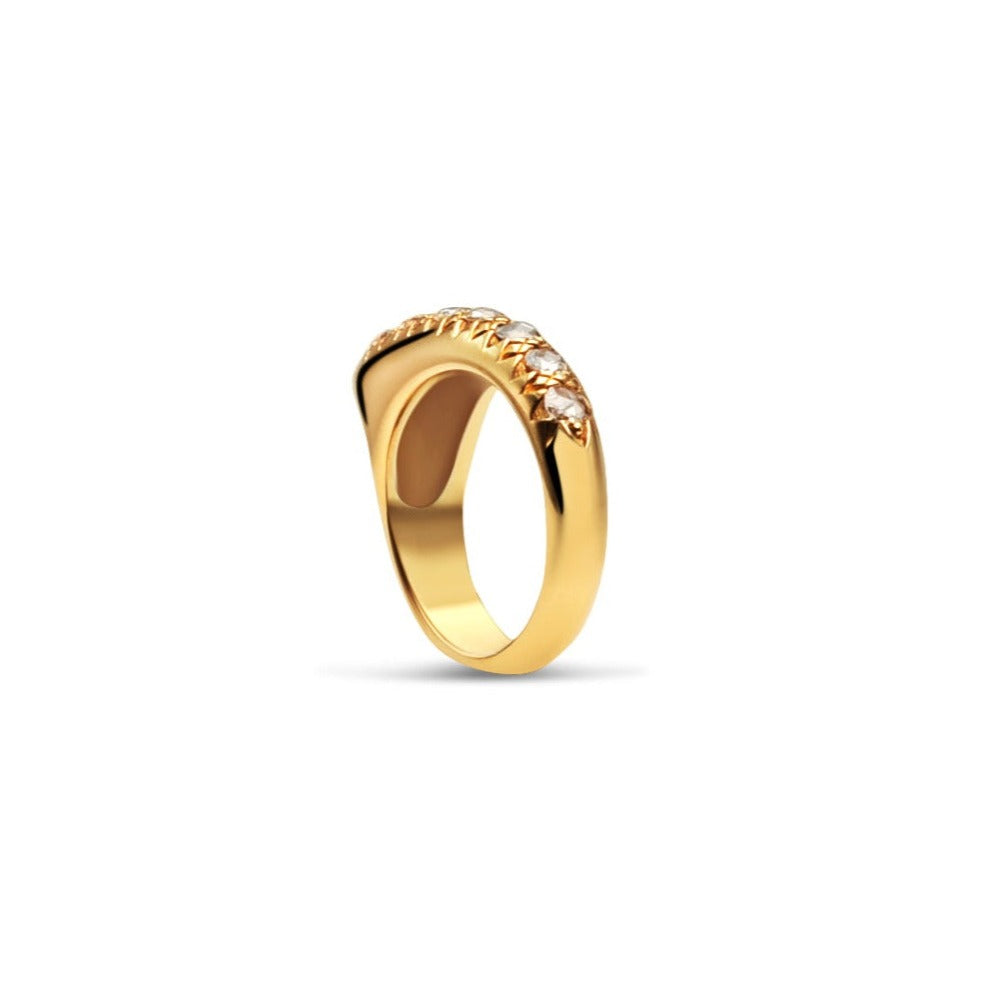 Small Crescent Diamond Ridge Ring 18K