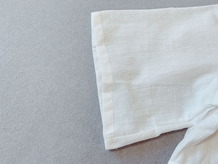 Cuff of the qipao blouse with short sleeves