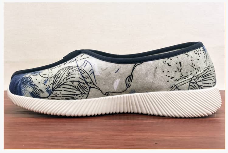 Shaolin monk shoe with modern soft sole and Chinese painting color