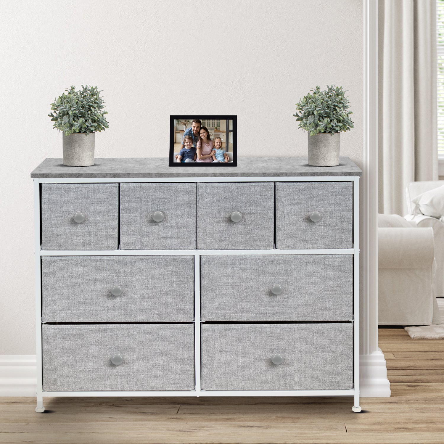 8-Drawer Chest Dresser w/knob Handles