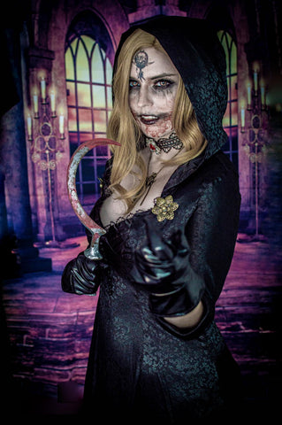 Resident Evil Village Hexe Witch Bela Dimitrescu Schwarz Kleid