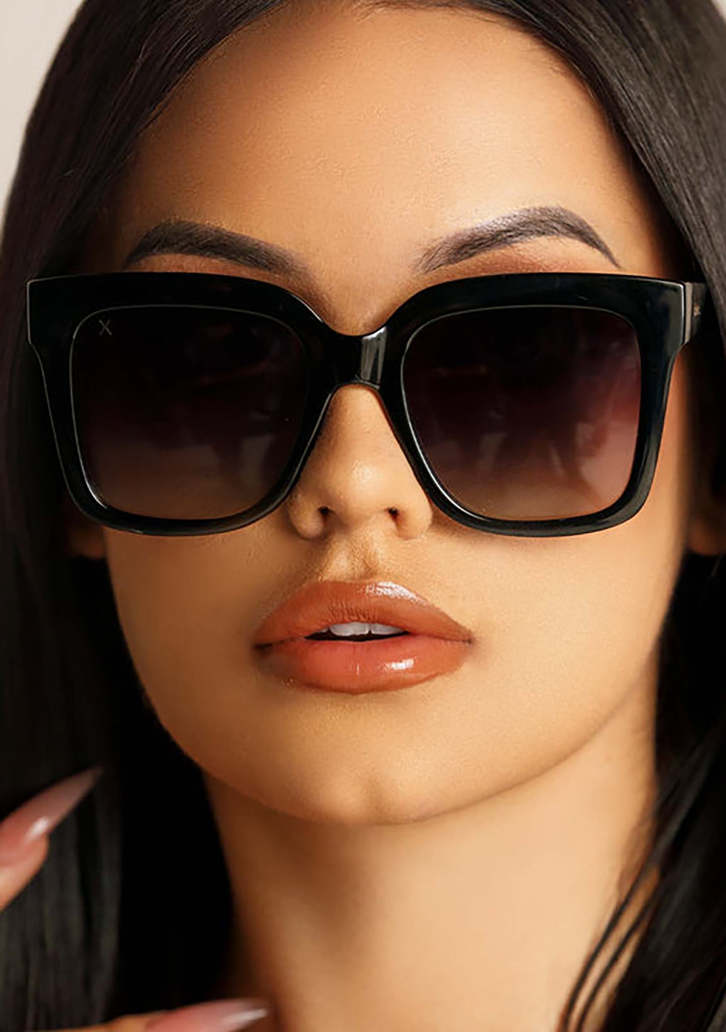 X Les Do Makeup EPTX Sunglasses in Black/Grey Gradient