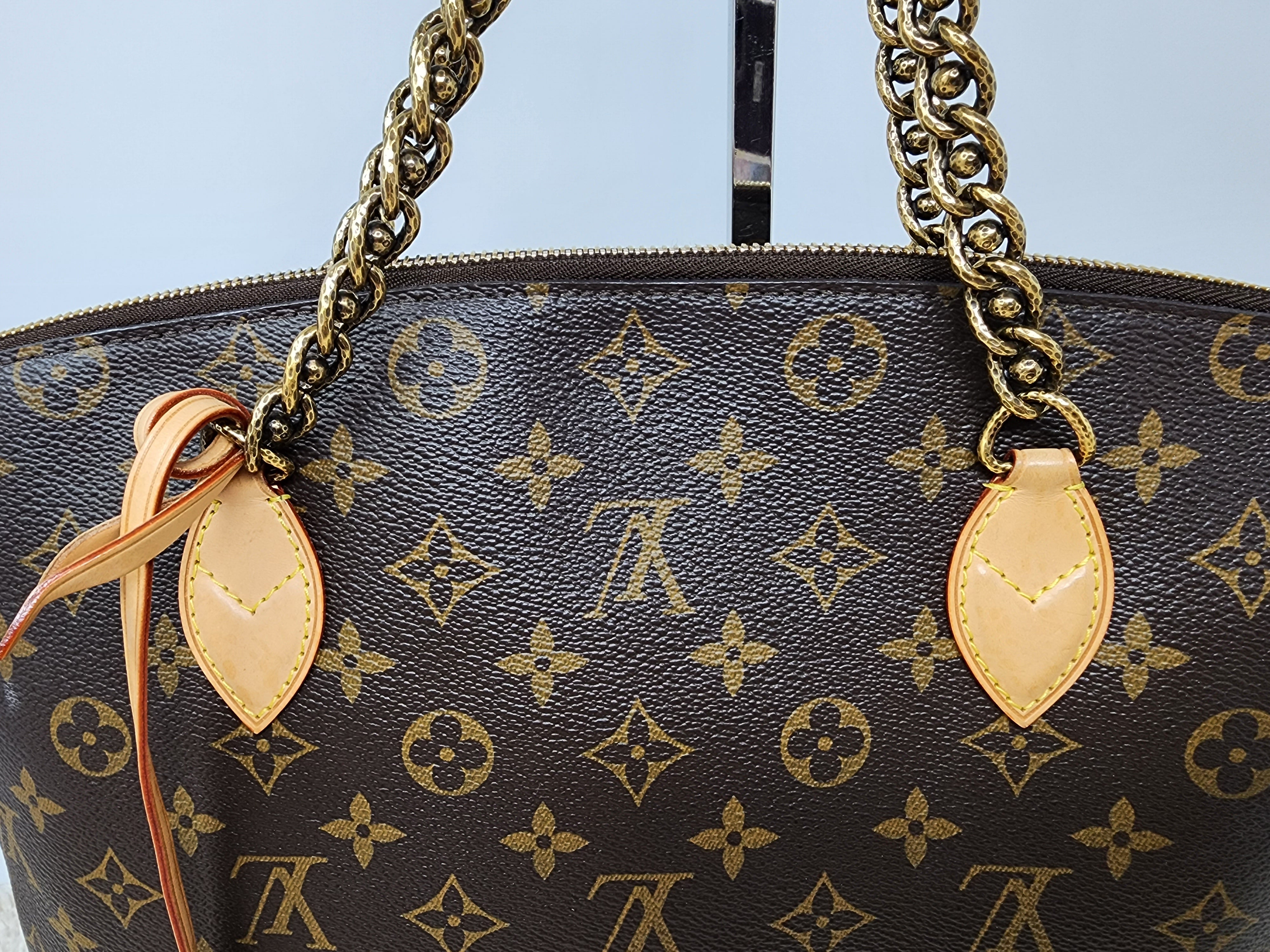 LOUIS VUITTON LOCKIT CHAIN HANDBAG