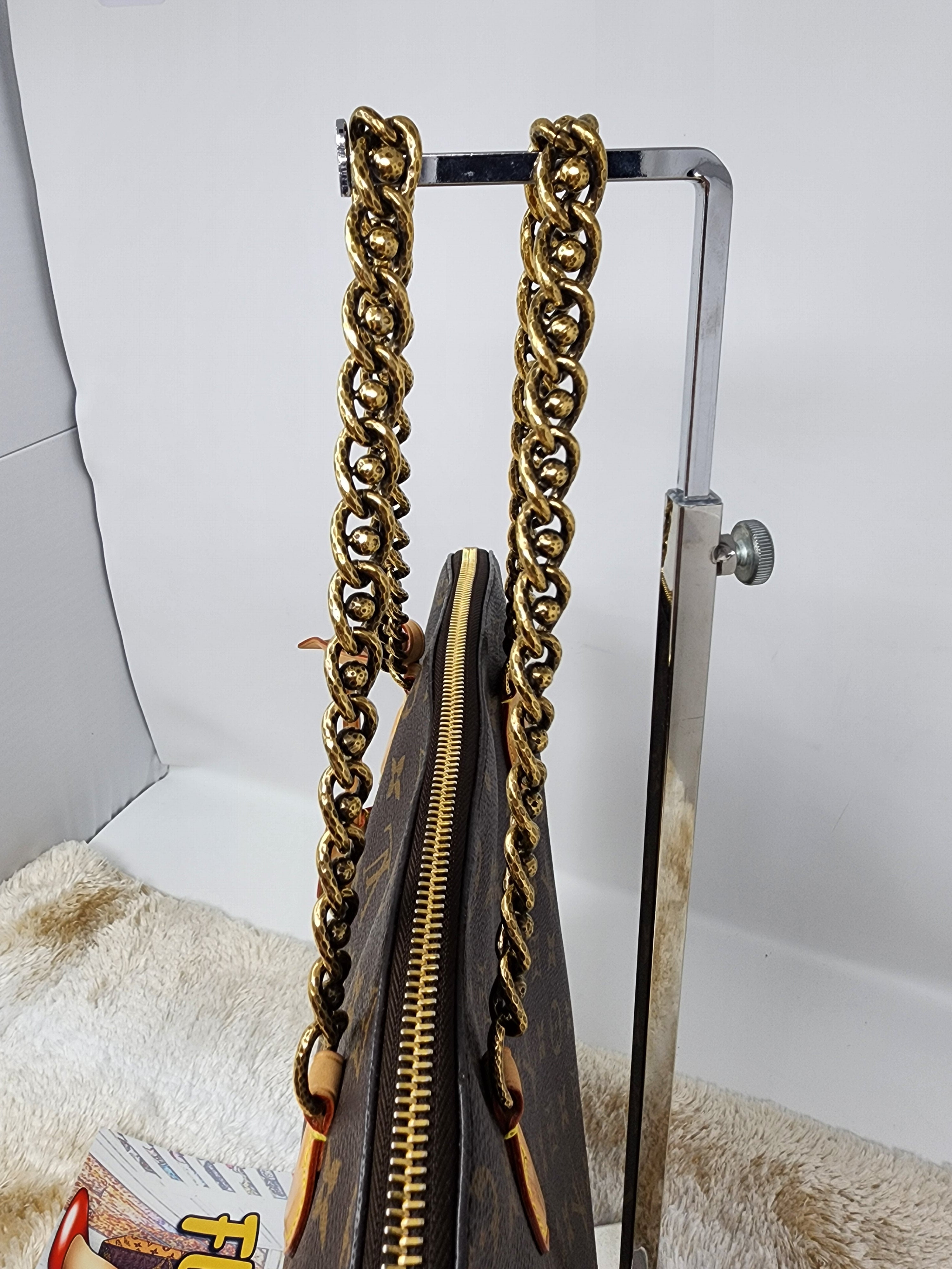 LOUIS VUITTON LOCKIT CHAIN HANDBAG